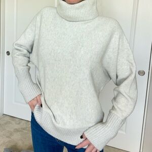 BANANA REPUBLIC TURTLENECK